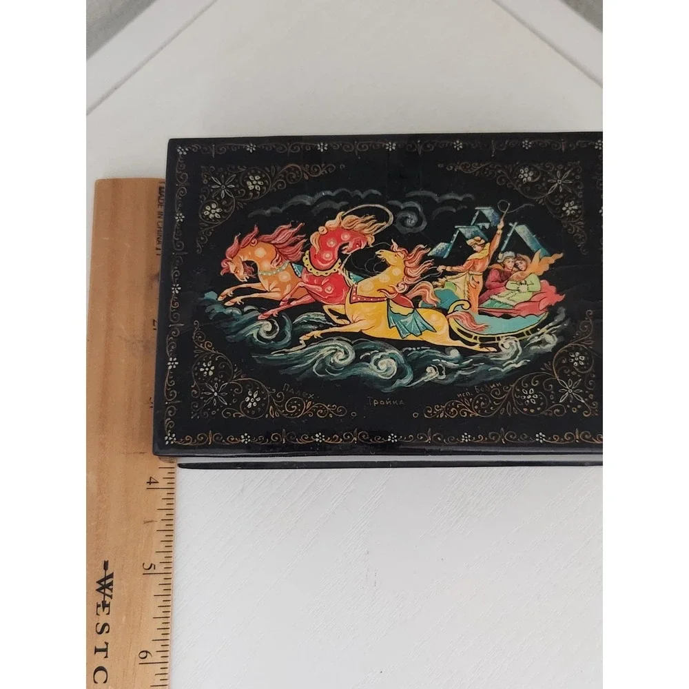 Vtg Palekh Russian Lacquer Trinket Box Hinged Troika 3-Horse-Sleigh snow village